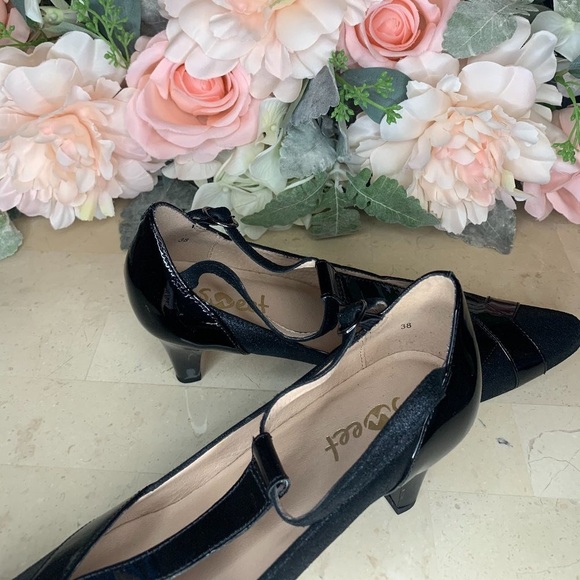 Sweet T-Strap Pumps - Picture 3 of 6